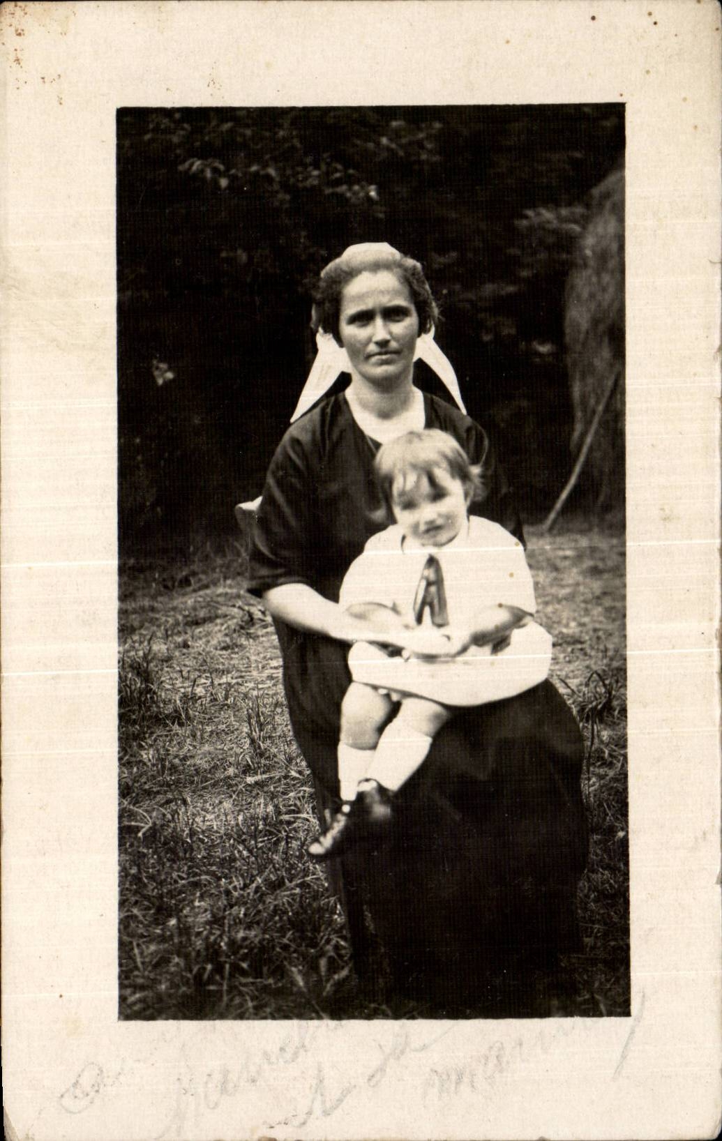 CARTE PHOTO Enfant Bebe et grand mere