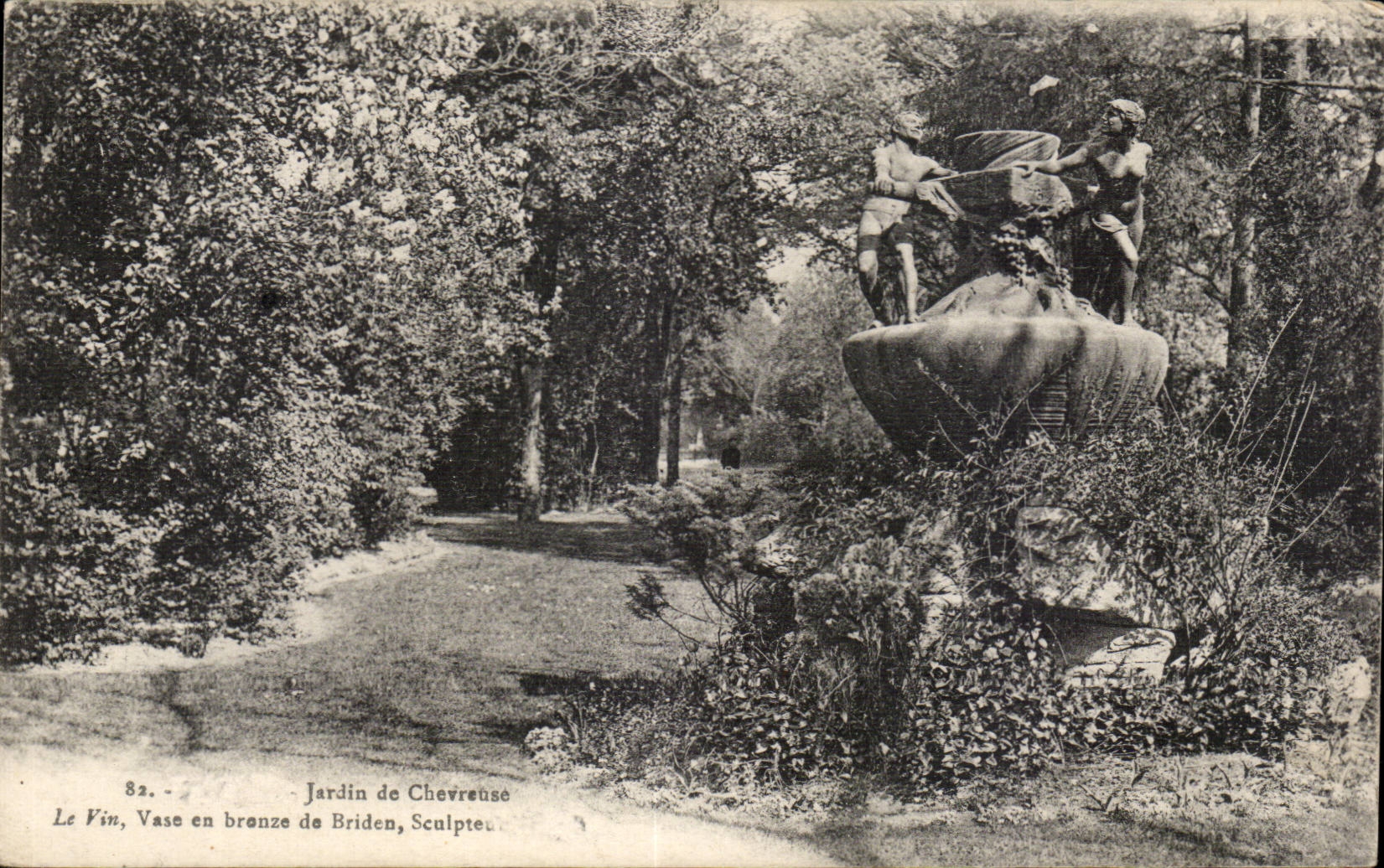 Chevreuse - Le Vin - Vase en bronzede Briden - CPA 