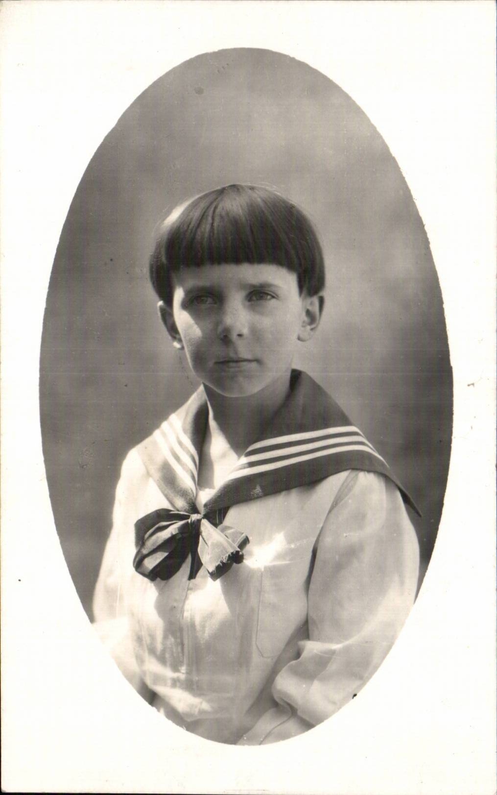 Fantaisie - Enfants - Stern little boy in sailor suit CARTE PHOTO -
