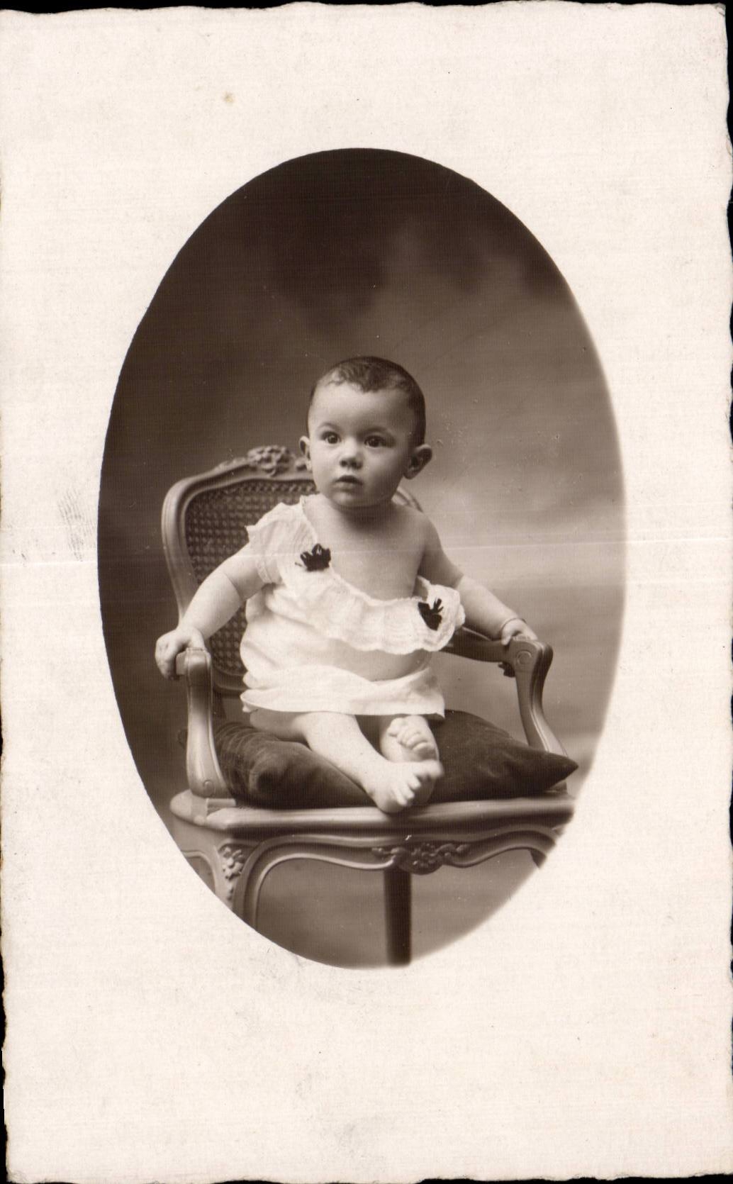 Fantaisie - Enfants - bebe - baby sitting in chair CARTE PHOTO 