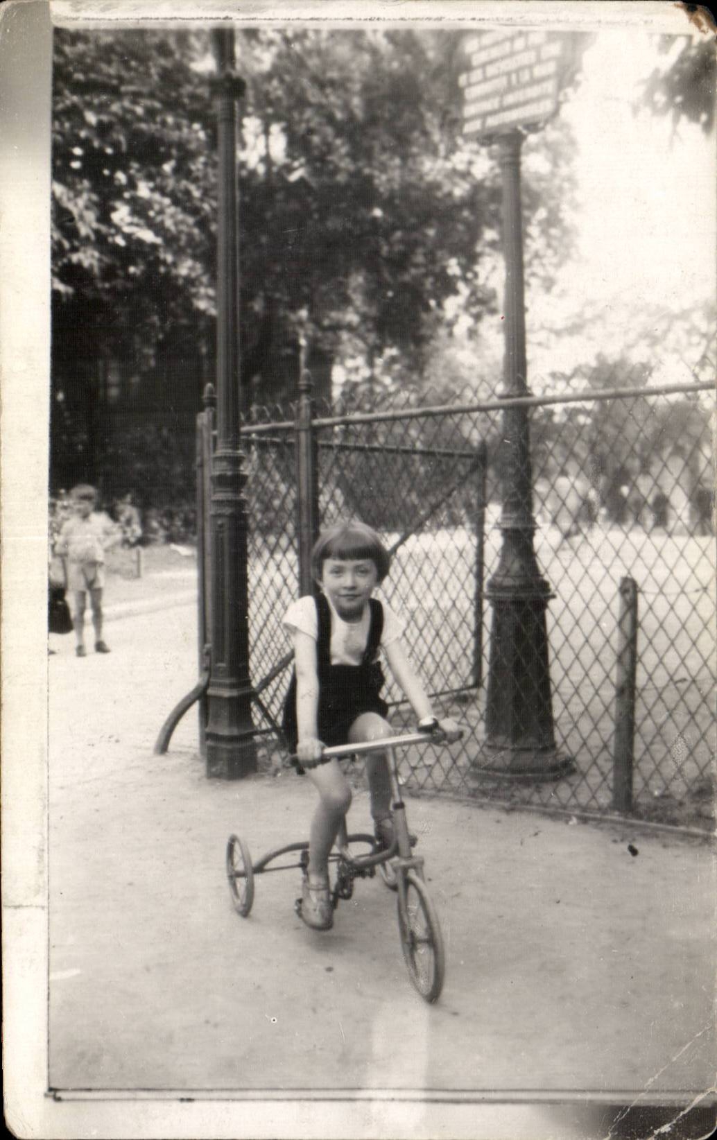 Fantaisie - Enfants - girl and her bike Velo CARTE PHOTO 