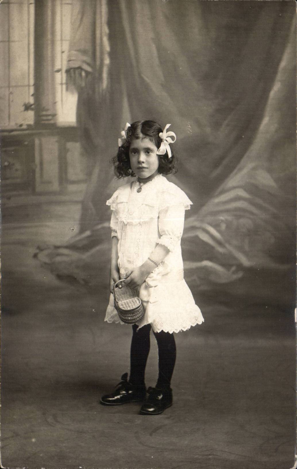 Fantaisie - Enfants - Little girl with bows in hair CARTE PHOTO 