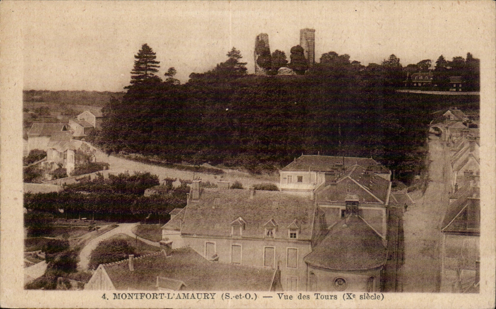 CPA Montfort l Amaury Vue des tours
