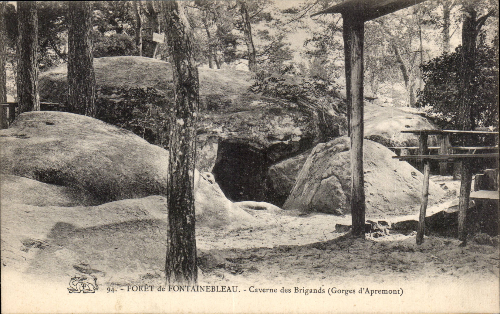 CPA Foret de Fontainebleau Caverne des brigands (cavaliere des brigands Gorges d Apremont)