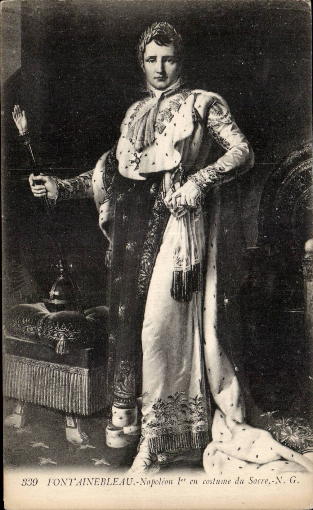 CPA Fontainebleau Napoleon 1er en costume de sacre