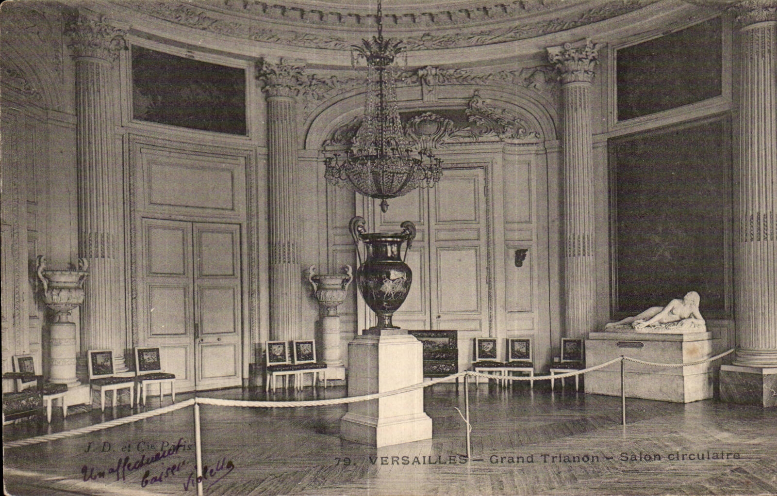 CPA Versailles Grand Trianon Salle circulaire 