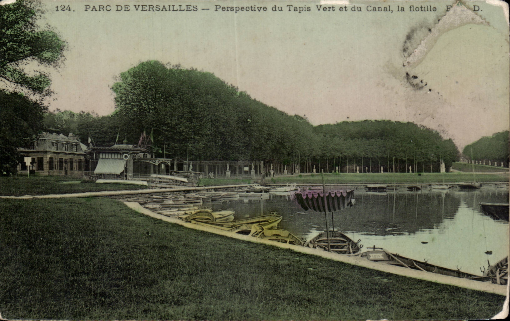 CPA Parc de Versailles Perspective du tapis vert et du canal la flotille