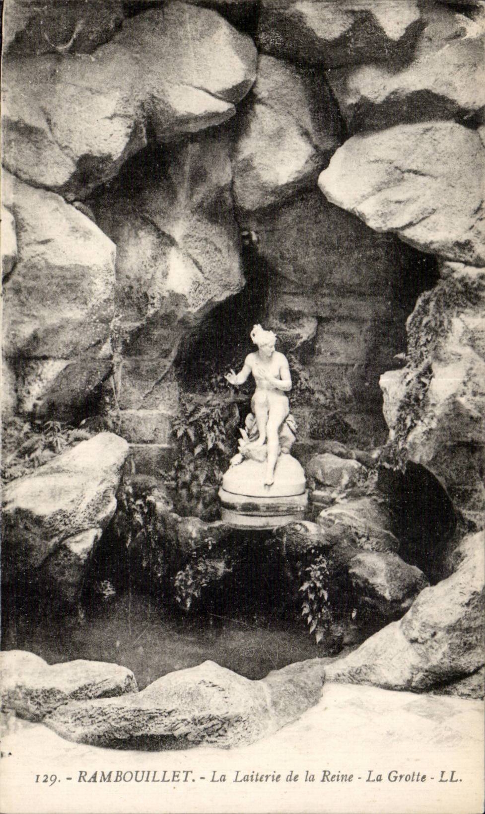 CPA Rambouillet dairy of the queen the cave