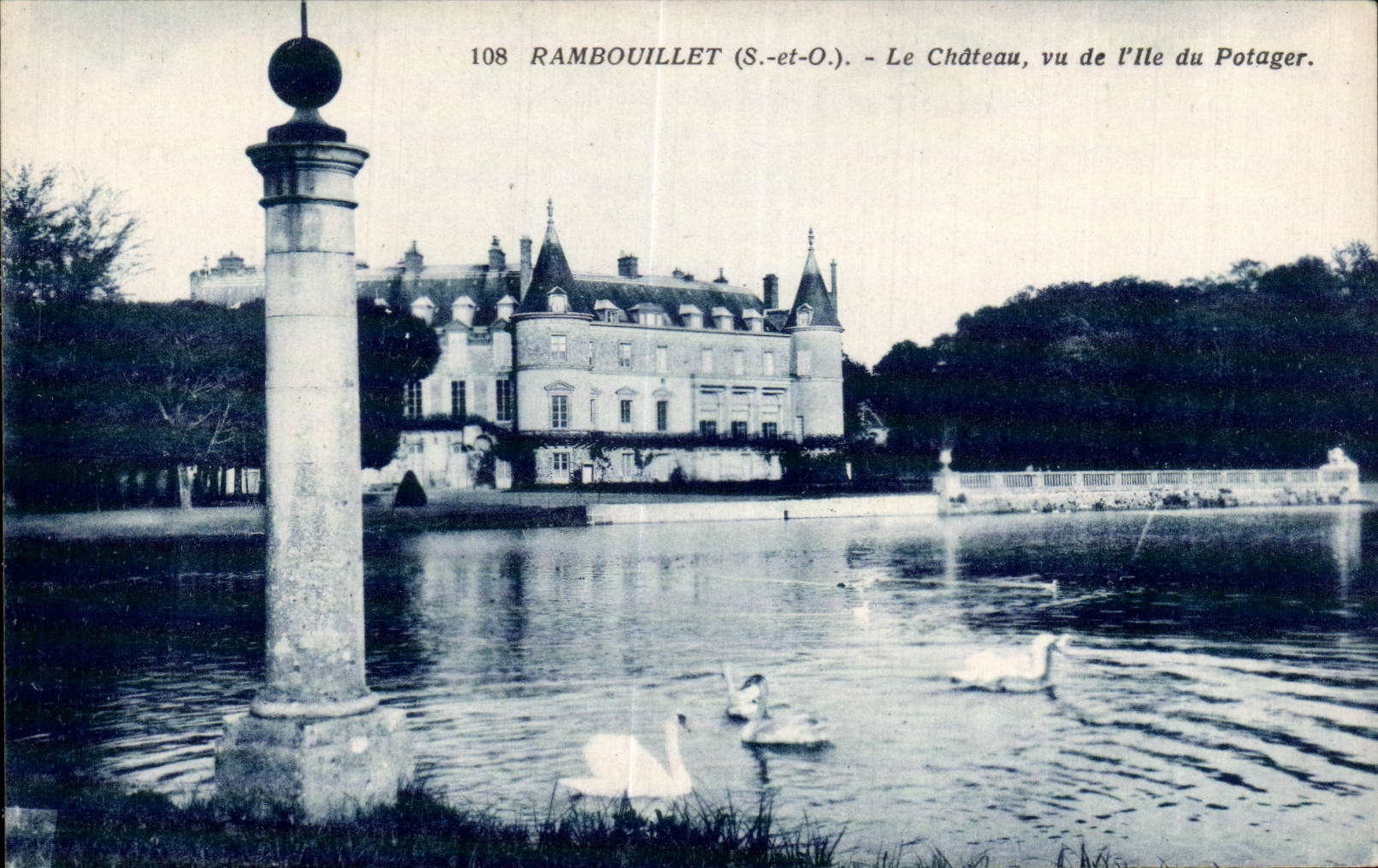 CPA Rambouillet the castle seen of island to the kitchen garden