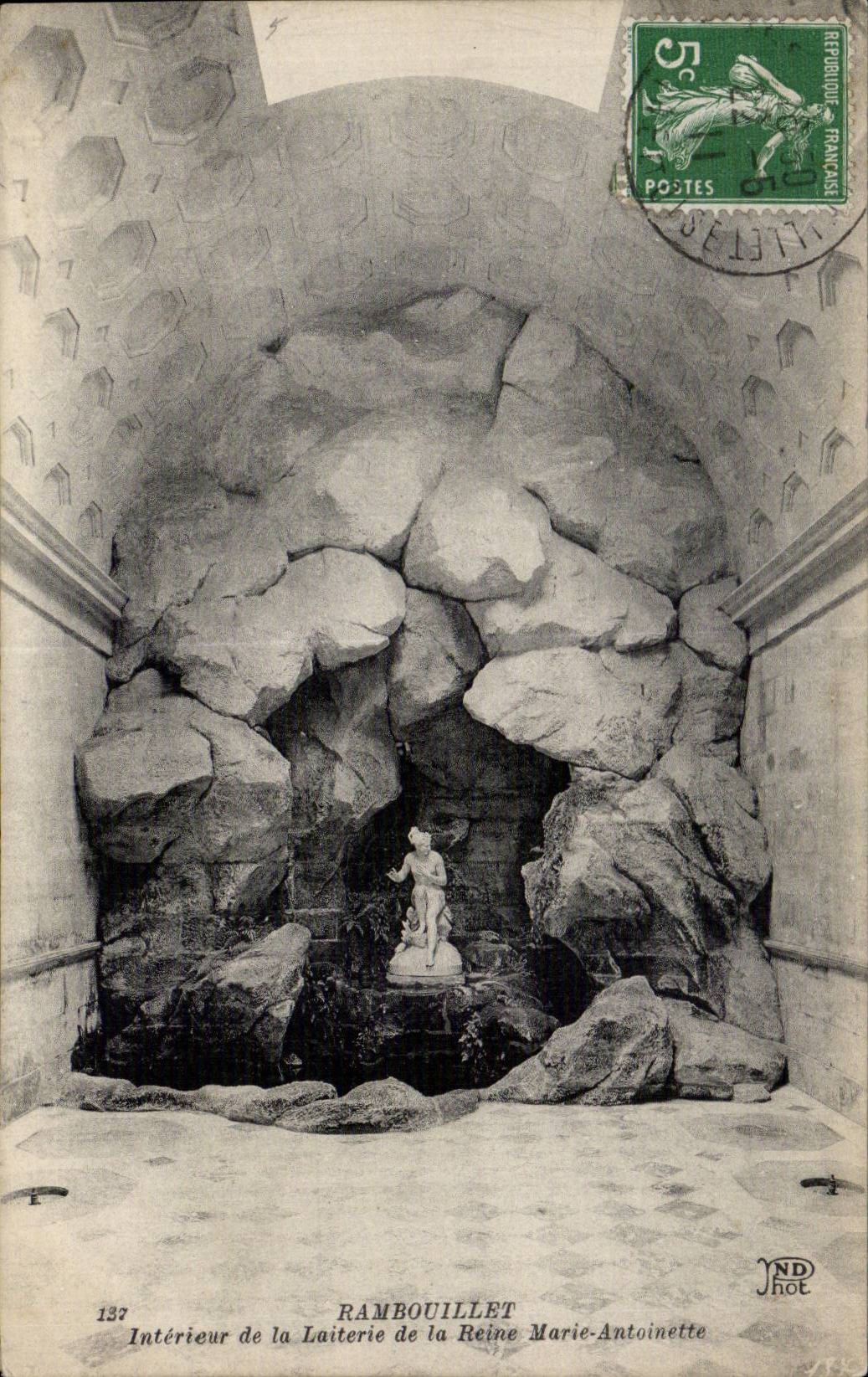 CPA Rambouillet Interior of the dairy of the queen Marie Antoinette