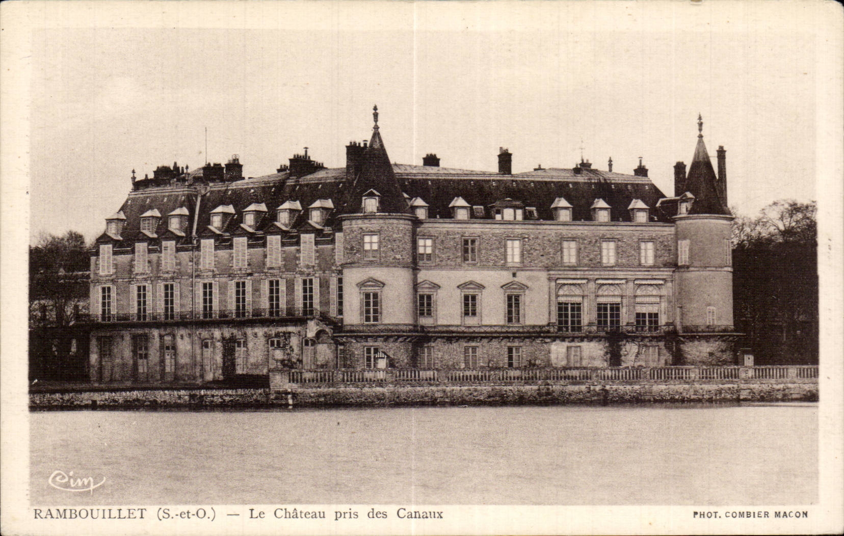 CPA Rambouillet the castle taken of the canals