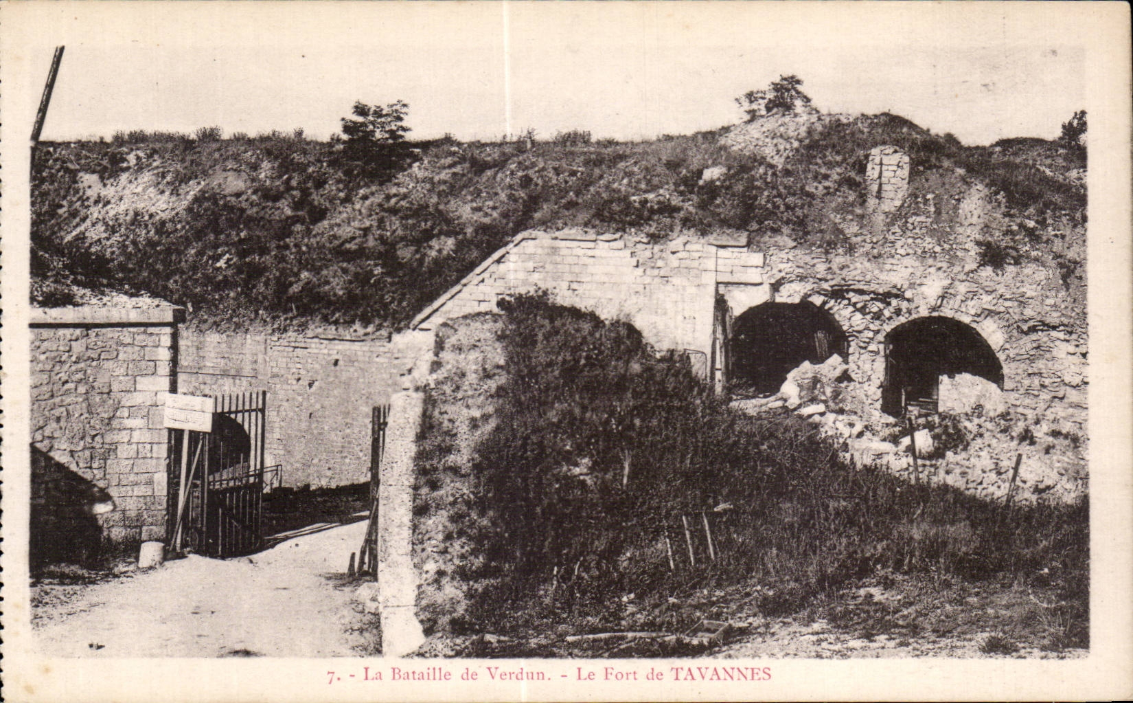 CPA Militaria Battles of Verdun Fort of Tavannes
