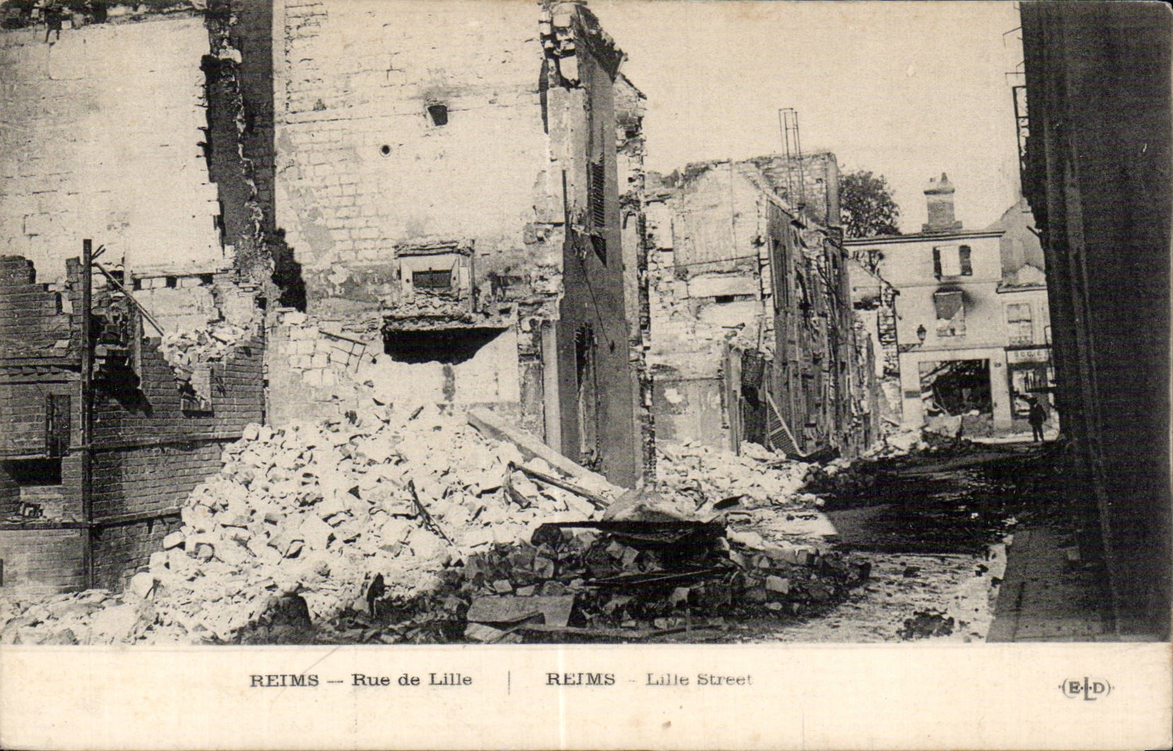 CPA Militaria Reims Street of Lille