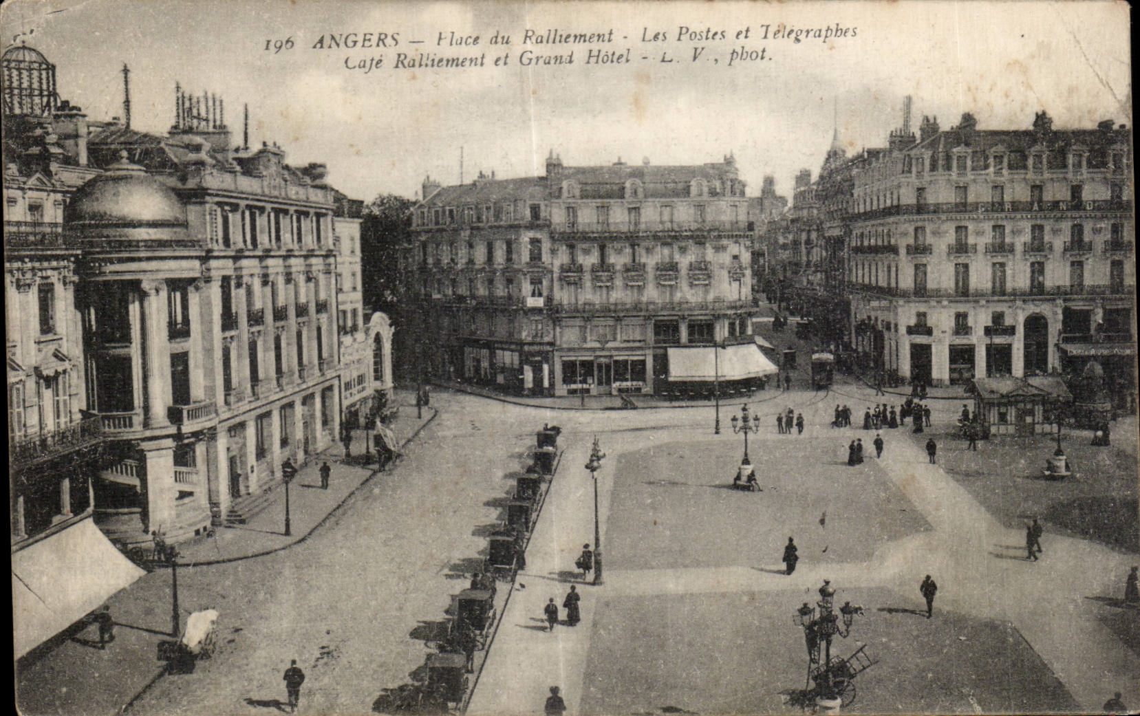 CPA Angers Place du ralliement Les postes et telegraphes Cafe Ralliement et grand Hotel