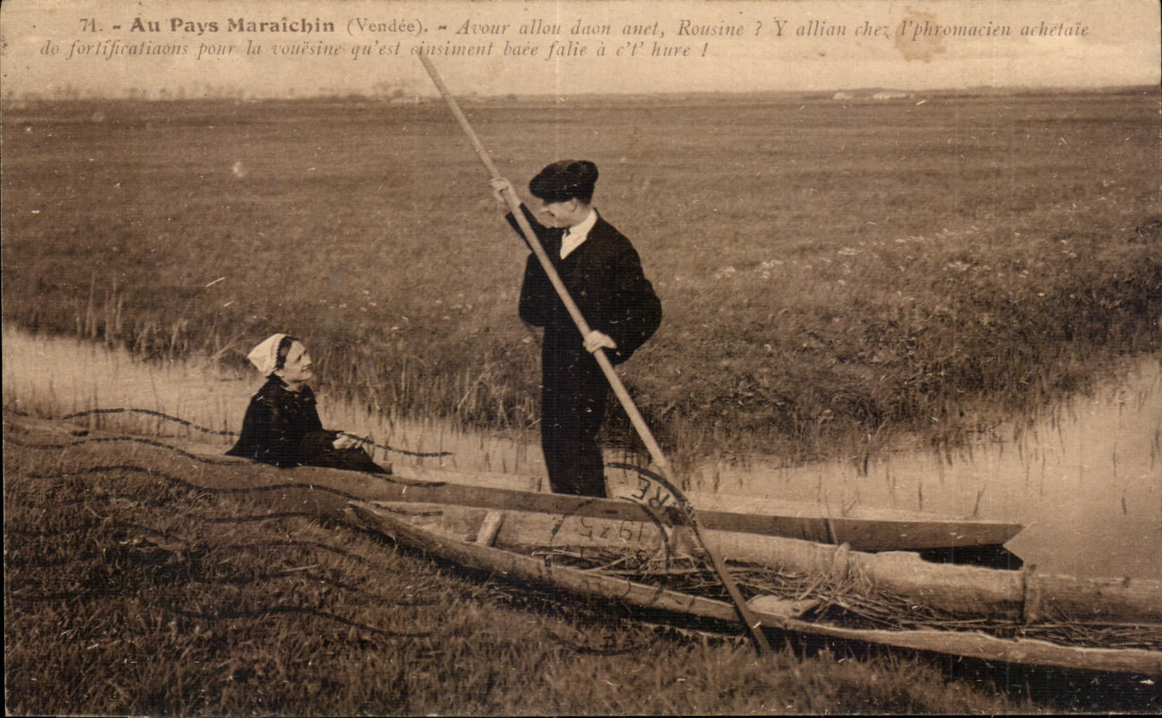 CPA Au pays maraichin Vendee En barque Folklore