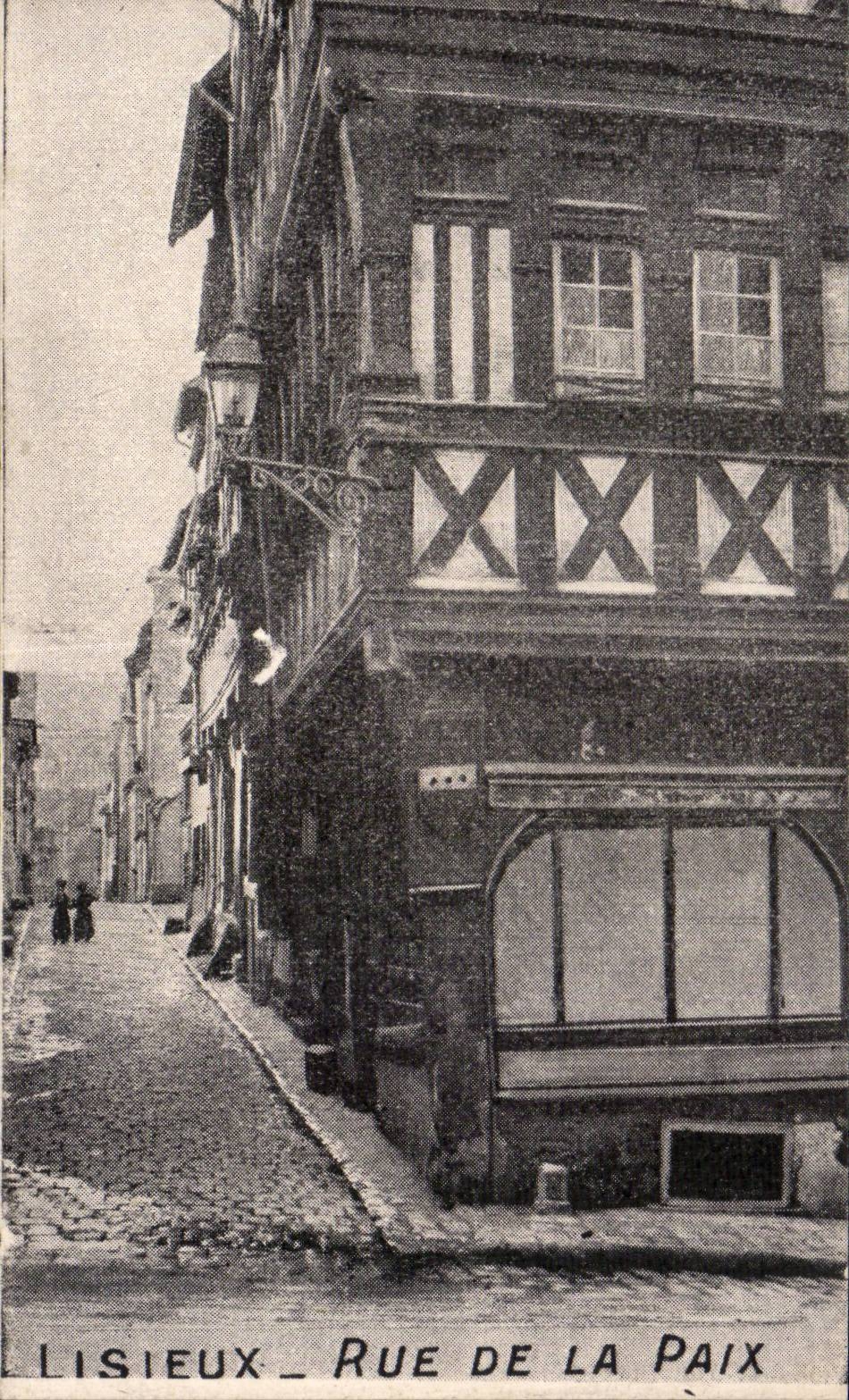 Lisieux - Rue de la Paix - CPA