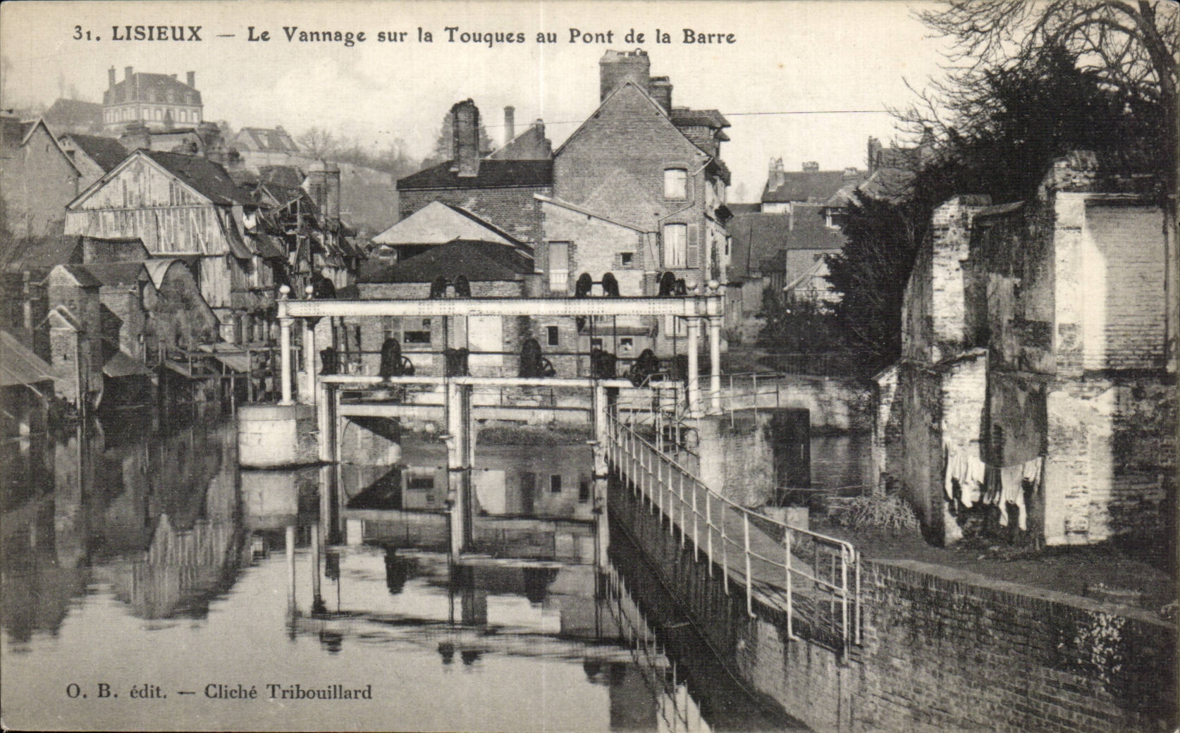Lisieux - Le Vannage sur la Touques au Pont de la Barre - CPA