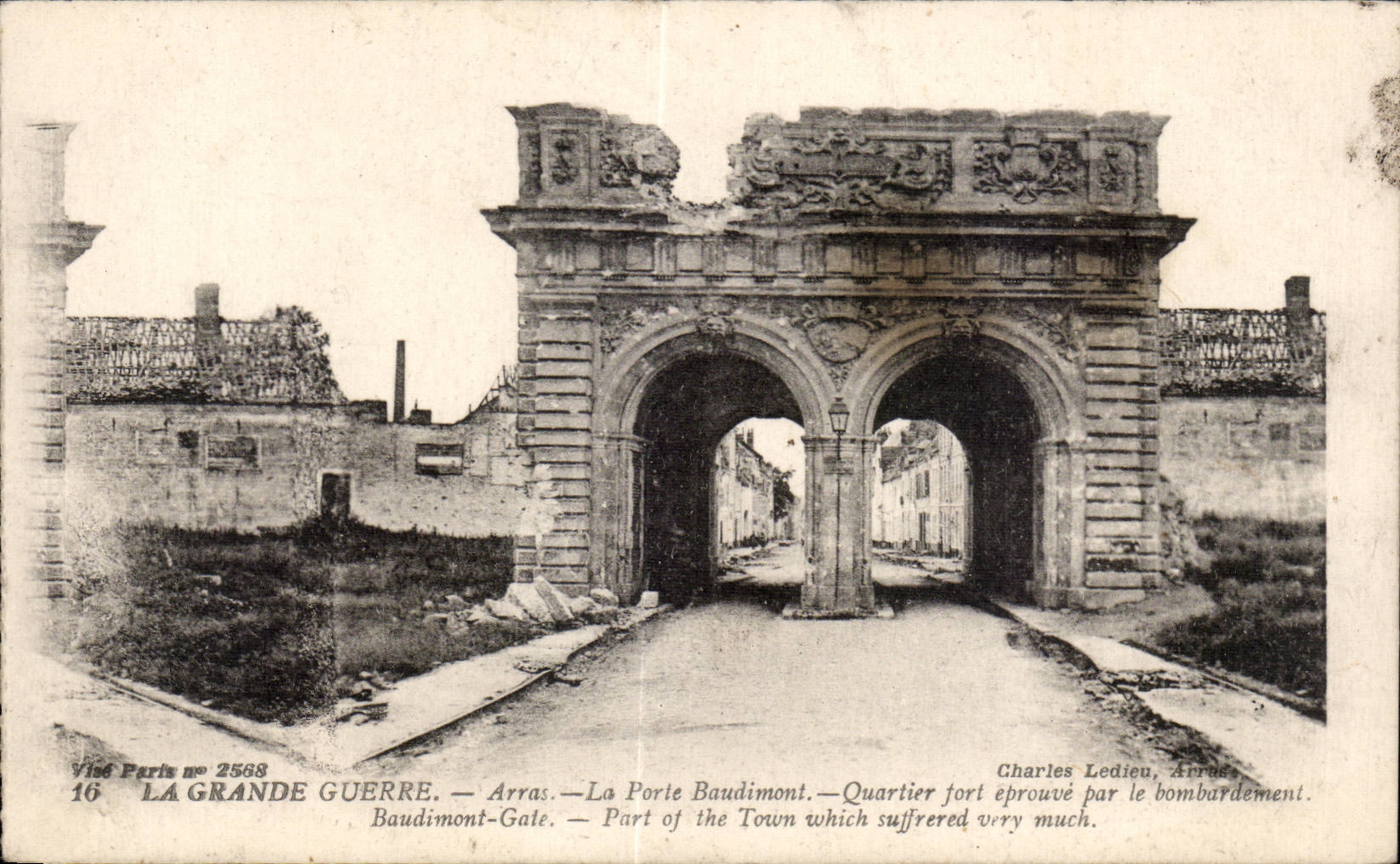 CPA Militaria Arras the door Baudimont Quartier strong tests by the bombardment