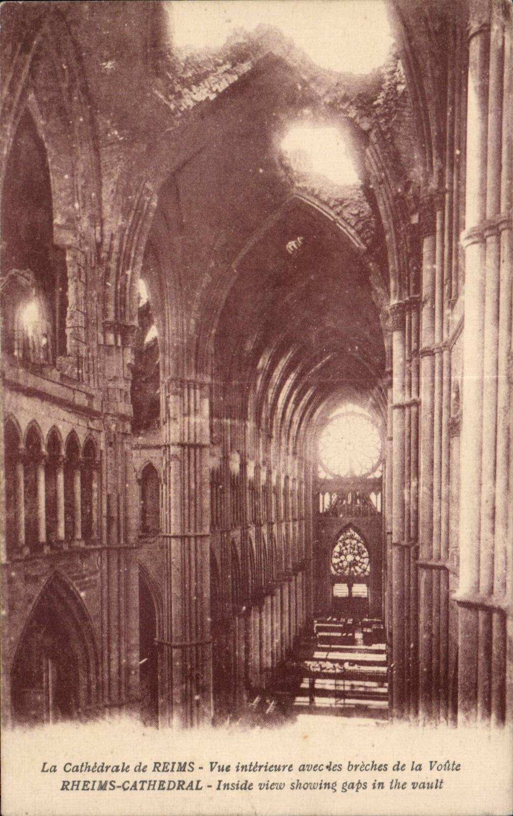 CPA Militaria Reims Cathedral Seen interior with the breaches of the vault