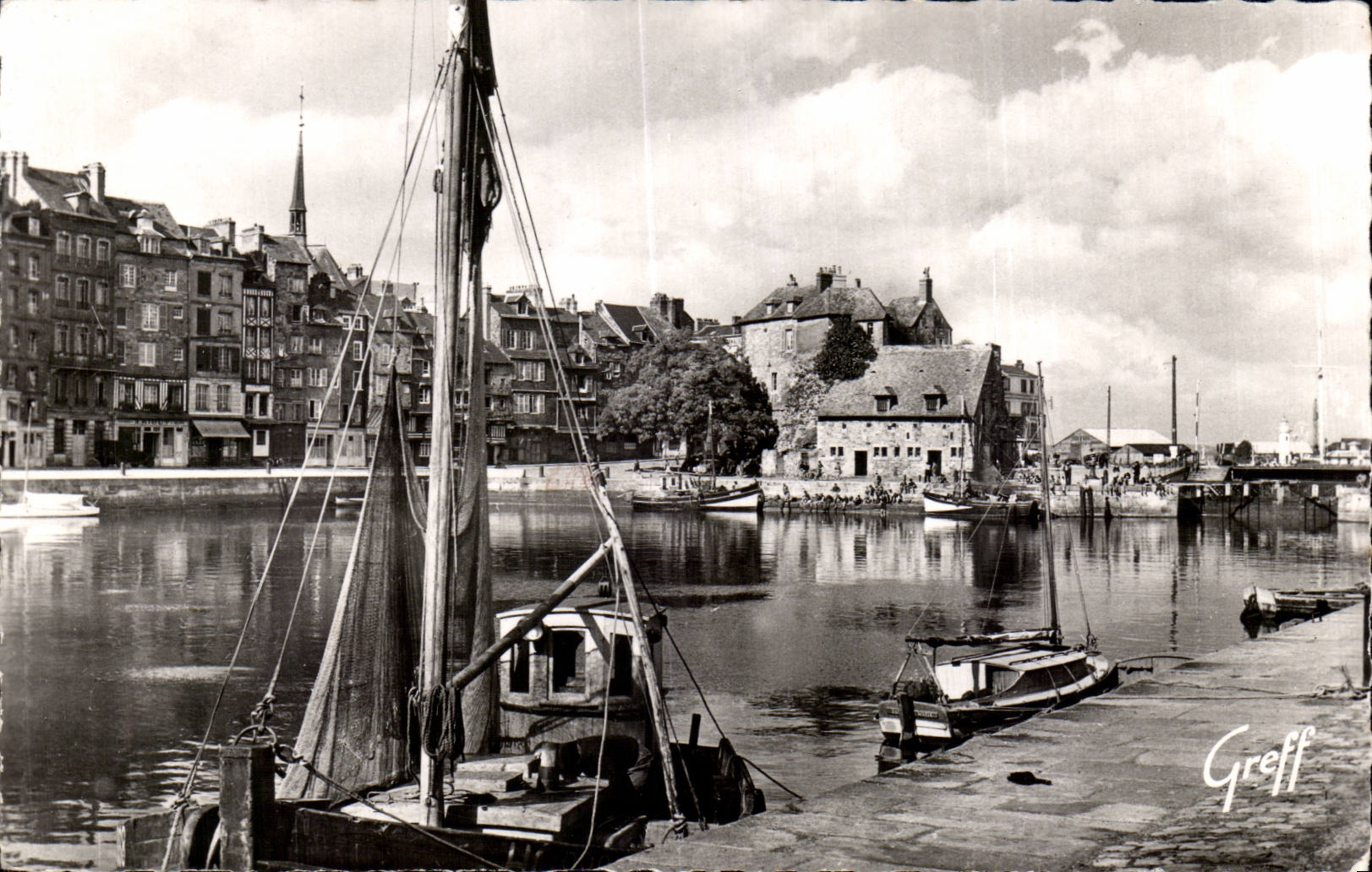Honfleur - Le Vieux Bassin et la Lieutenance - CPSM