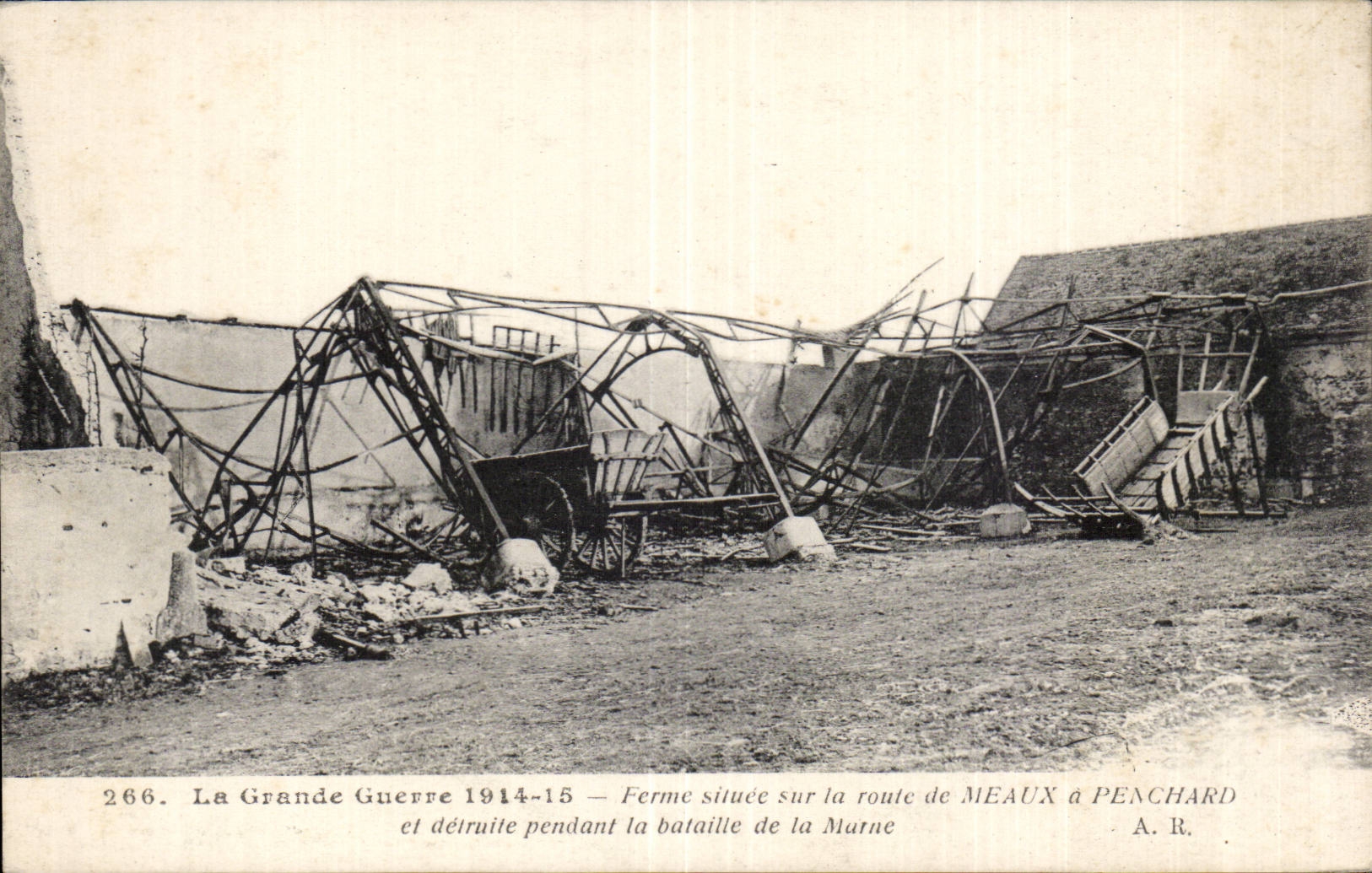 CPA Militaria Ferme situee on the road of Meaux has Penchard