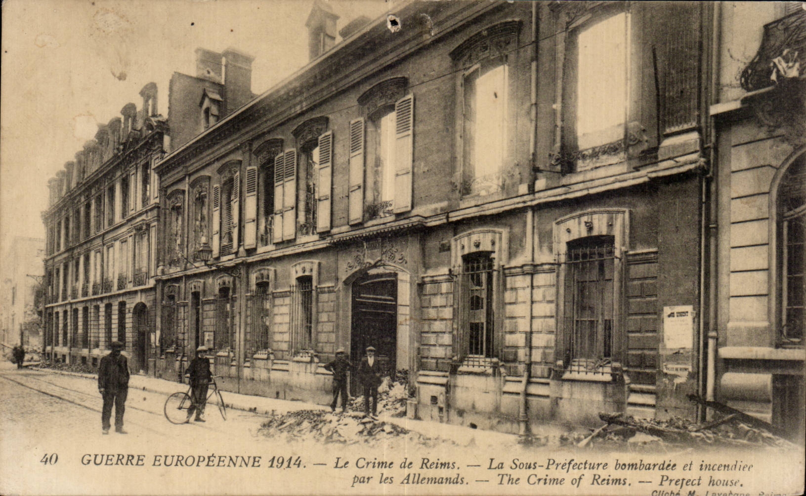 CPA Militaria the crime of Reims under prefecture bombardee and burnt