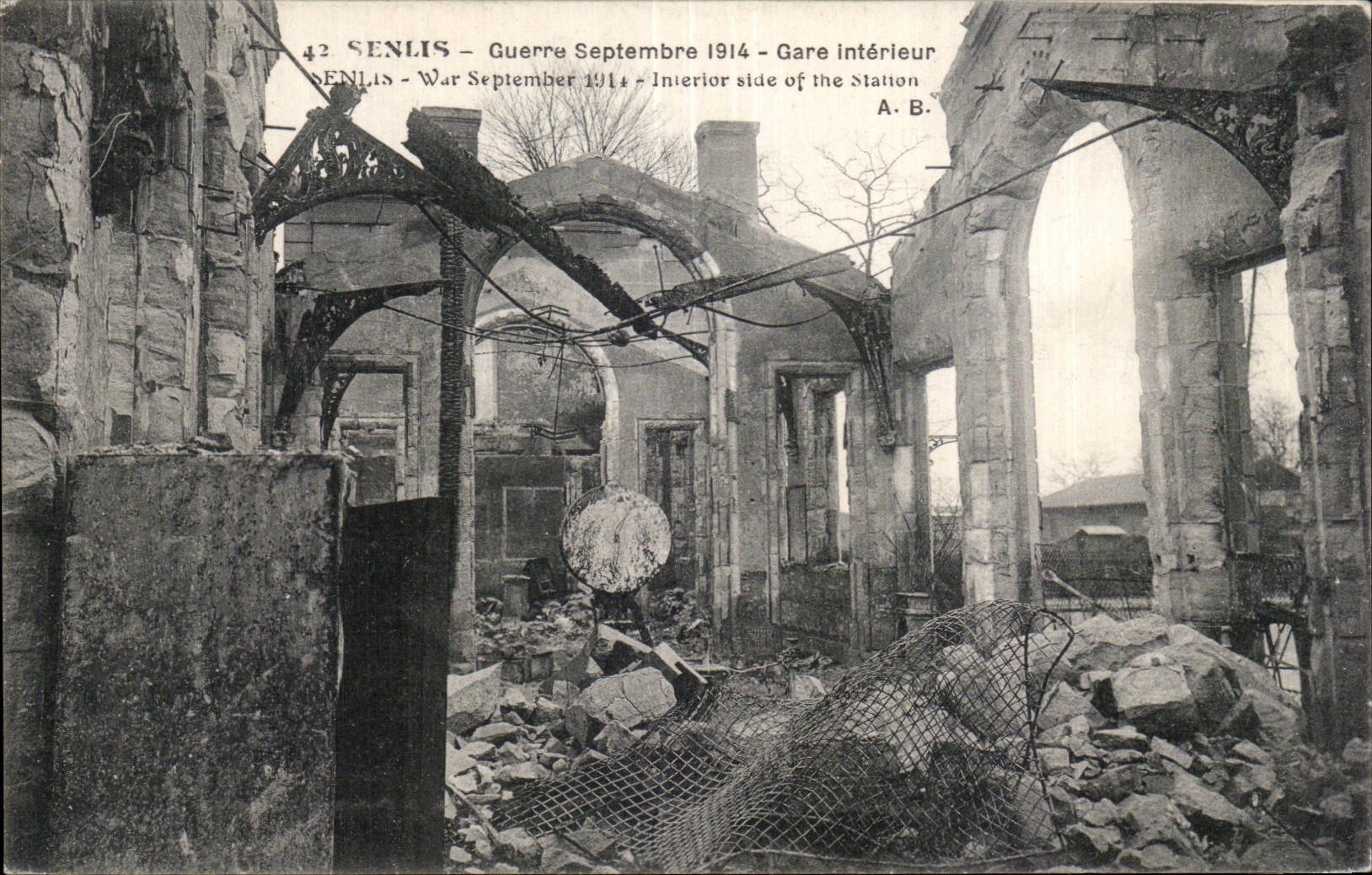 CPA Militaria Senlis Gare interieur