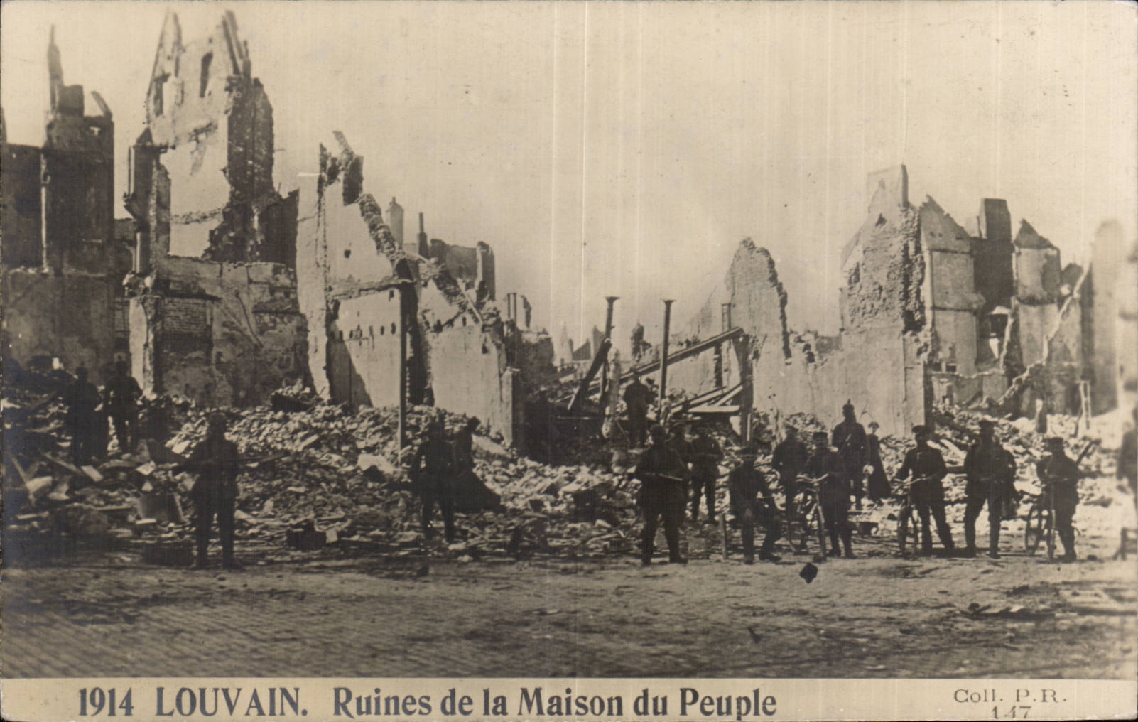 CPA Militaria Leuwen Ruins of the house of the people