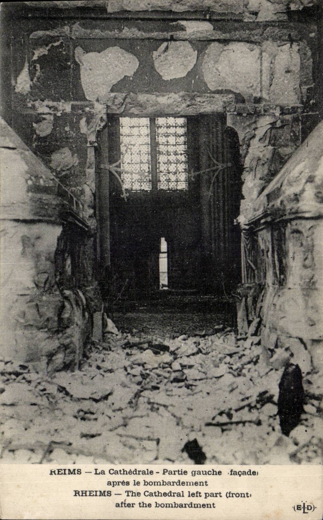 CPA Militaria Reims the left cathedral Gate