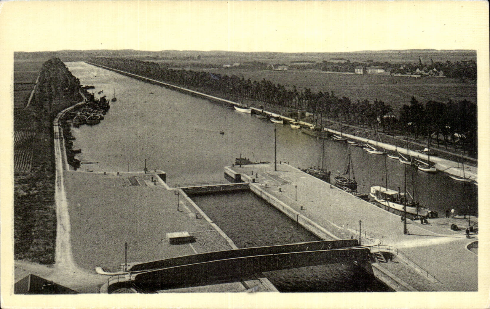 CPA Ouistreham Le canal vu du phare Lighthouse