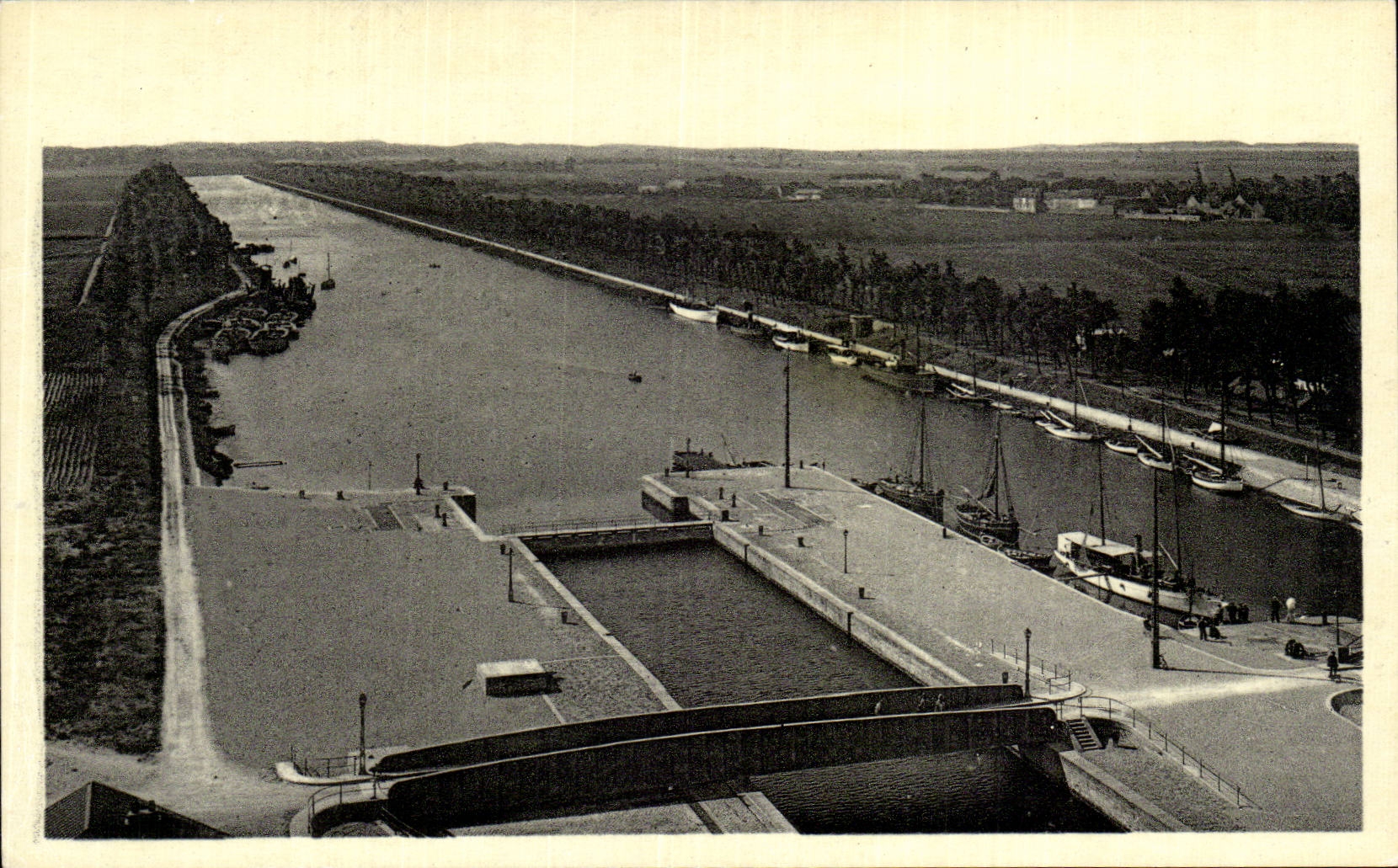 CPSM Ouistreham le canal vu du phare Lighthouse