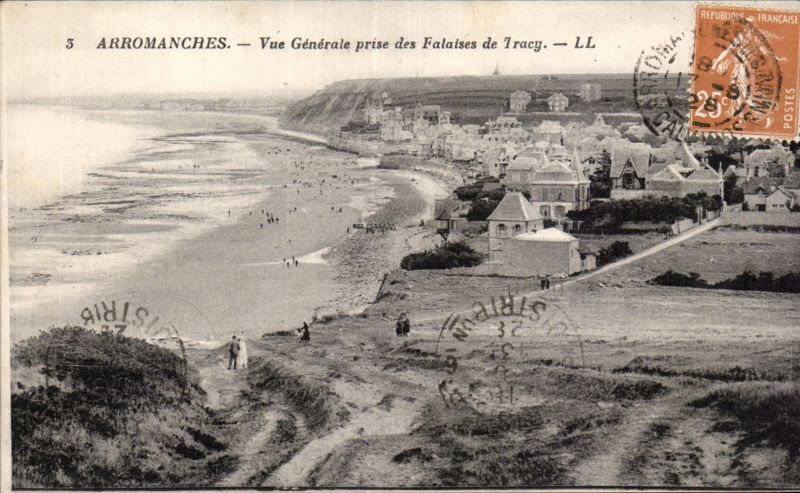CPA Arromanches Vue generale prise des falaises de Tracy