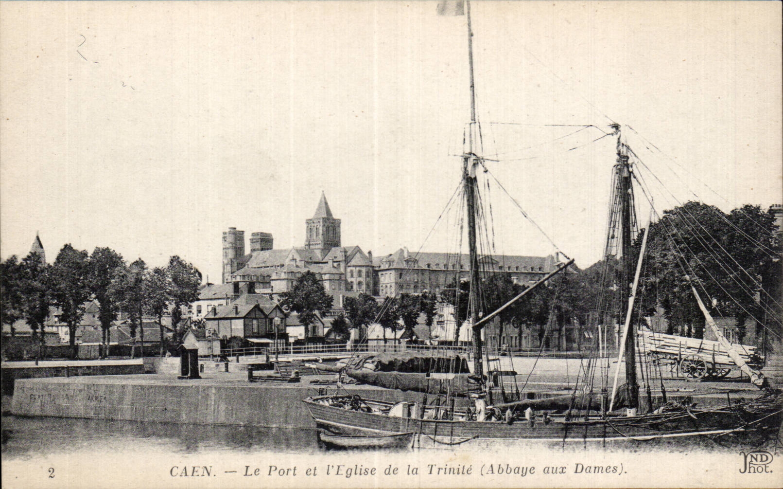 CPA Caen the port and church of the Trinity (abbey to the Ladies) Boat