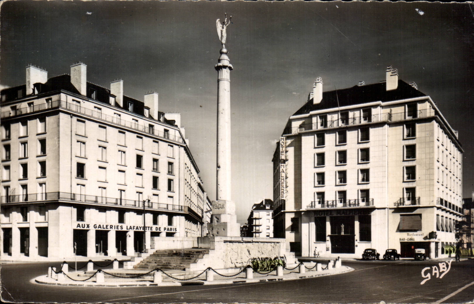 CPSM Caen the war memorial and hotel malherbe
