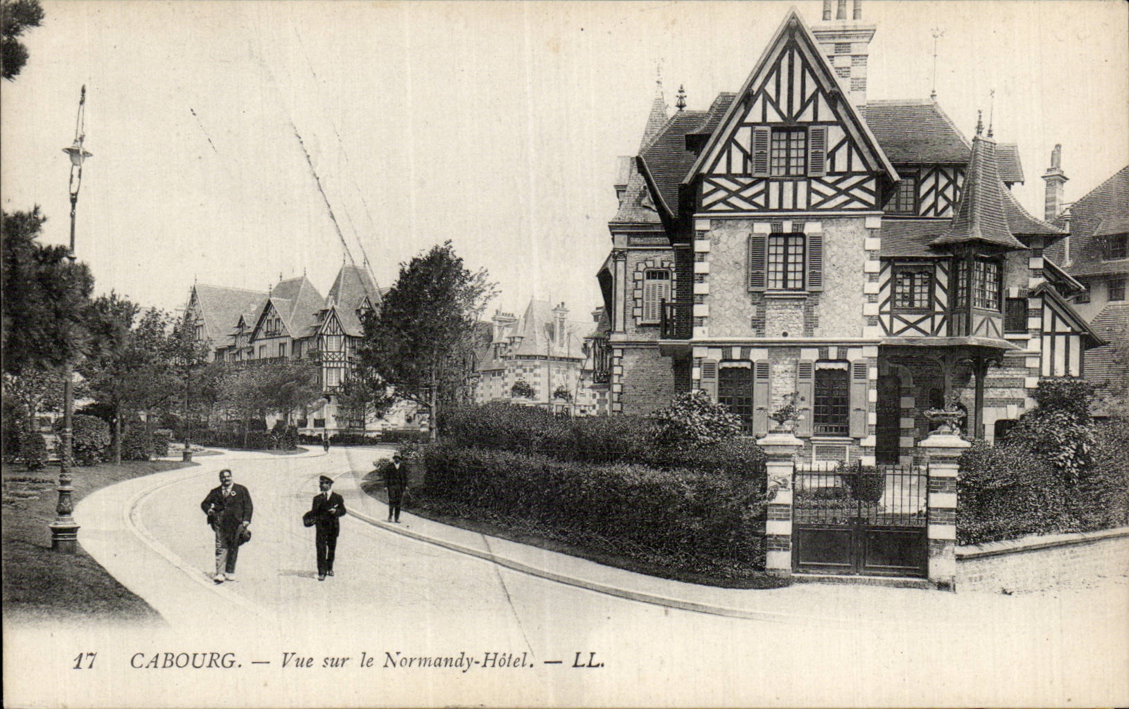 CPA Cabourg Vue sur le Normandy Hotel