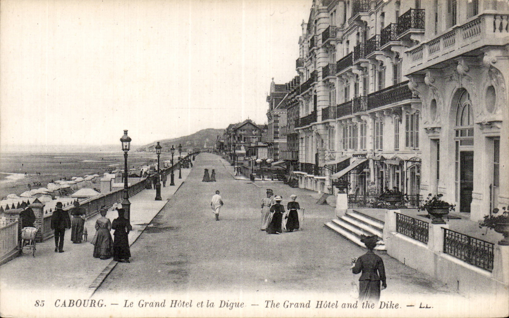 CPA Cabourg La grand hotel et la digue 