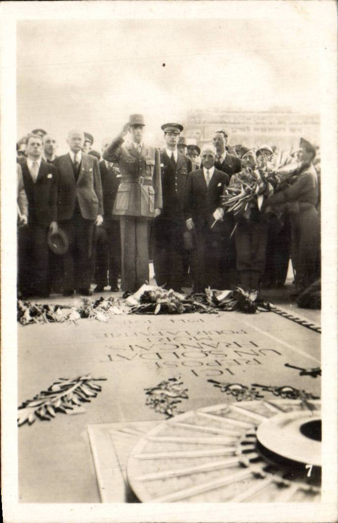 CPA Militaria Paris Arc de Triomphe tombe du soldat inconnu