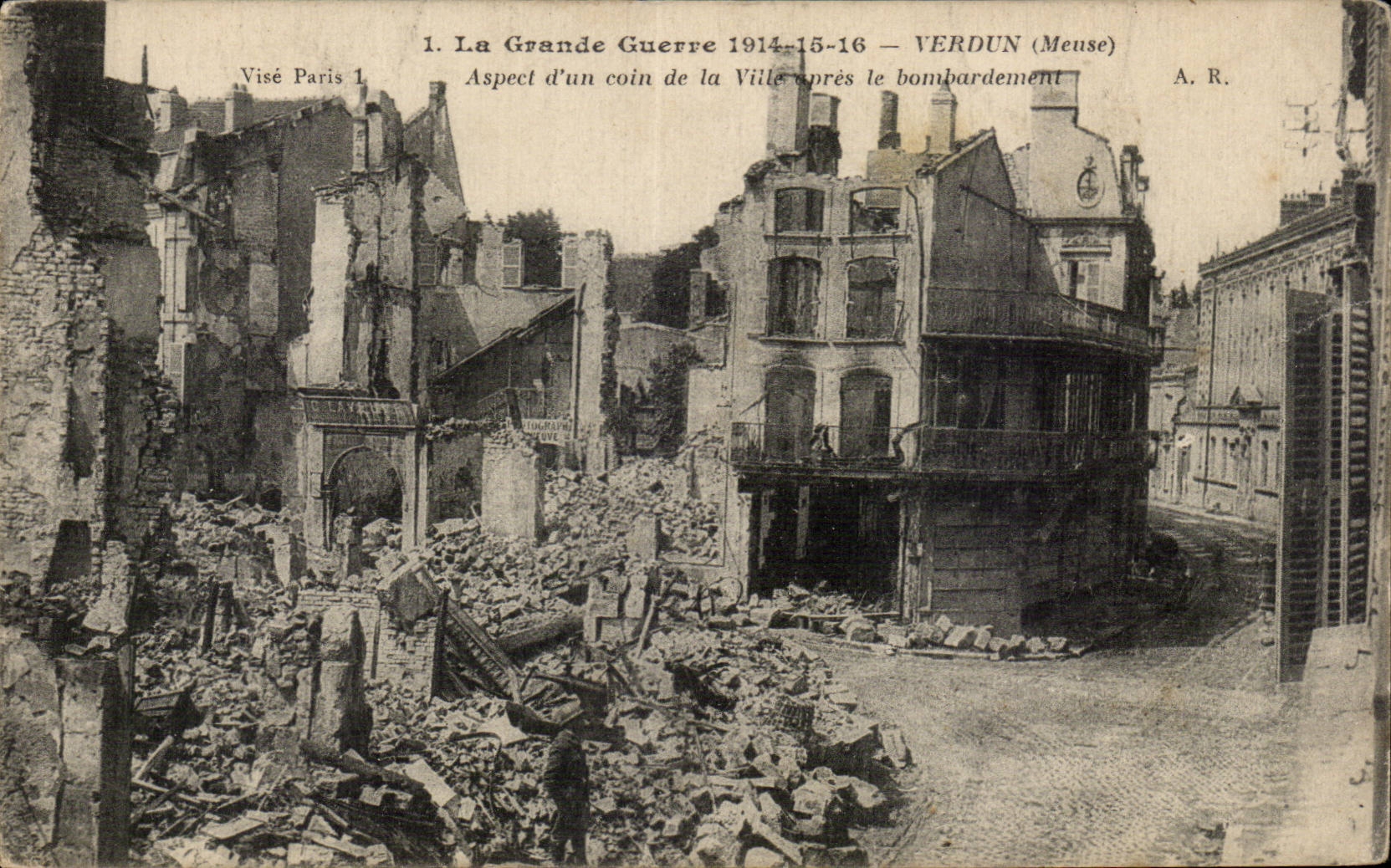 CPA Militaria Verdun Aspect a corner of the city after the bombardment
