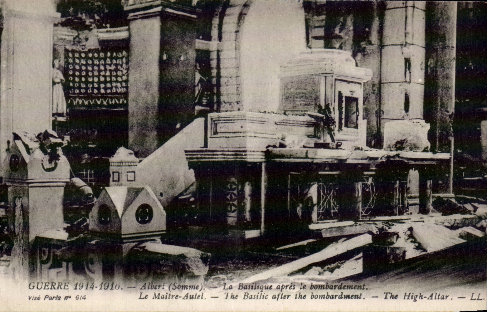 CPA Militaria Albert the basilica after the bombardment