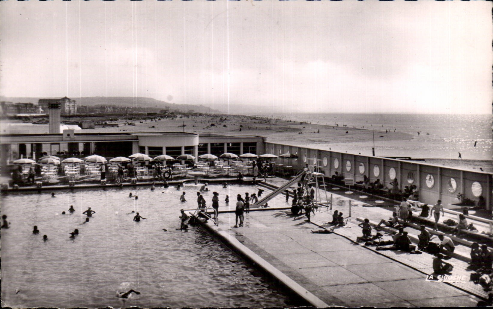 Trouville - La Reine des Plages - Vue prise de la Piscine - CPA