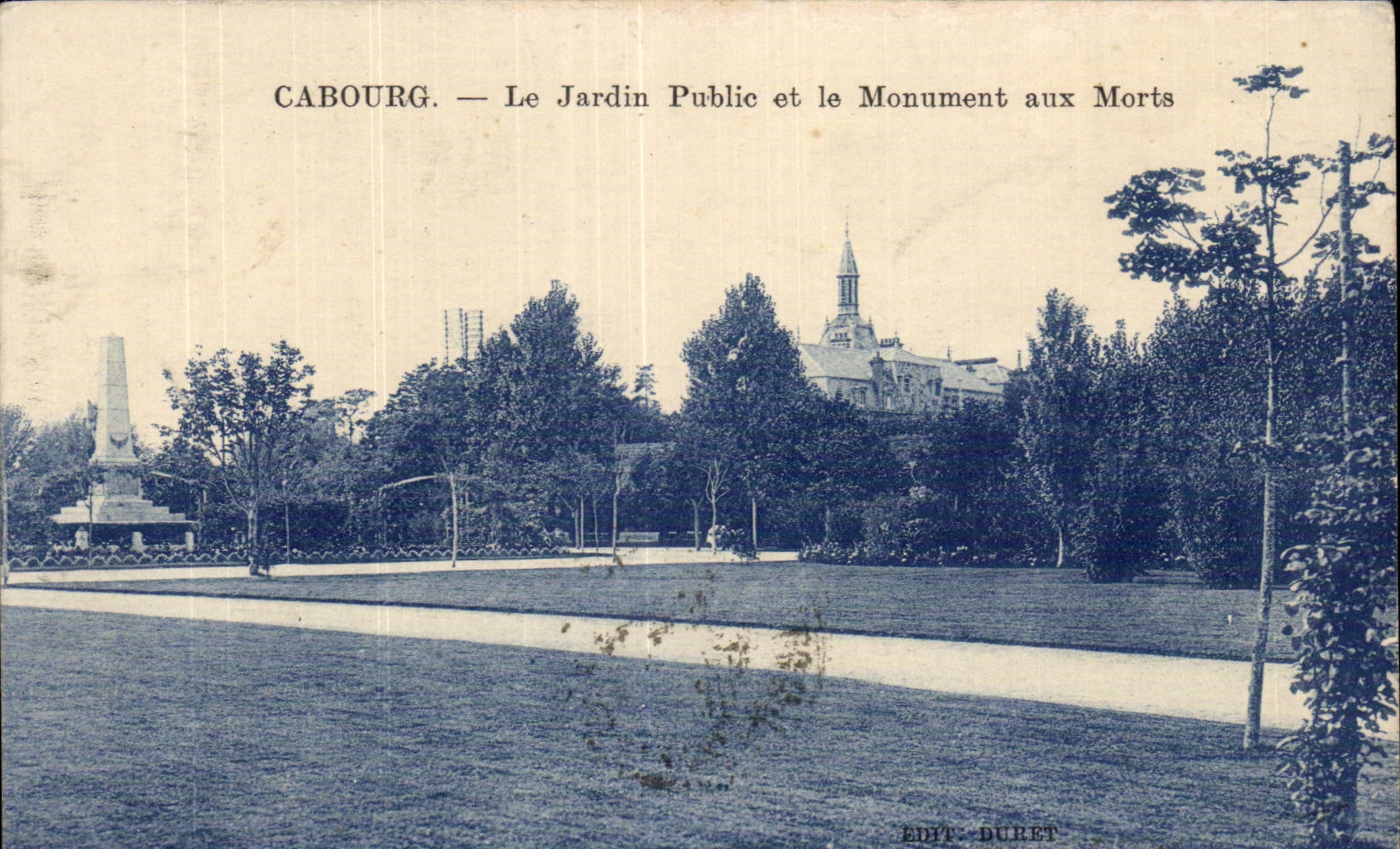 Cabourg - Le Jardin Public et le Monument aux Morts - CPA 