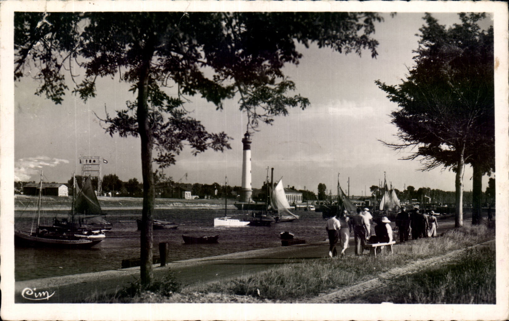 Ouistreham - Riva Bella - Vue de l avant Port - CPA