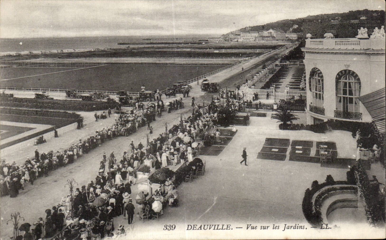 Deauville - Sight on the Gardens - CPA