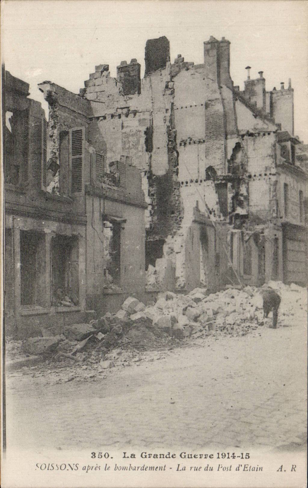 CPA War of 1914 Militaria Soissons after the bombardment the street of the Bridge Tin