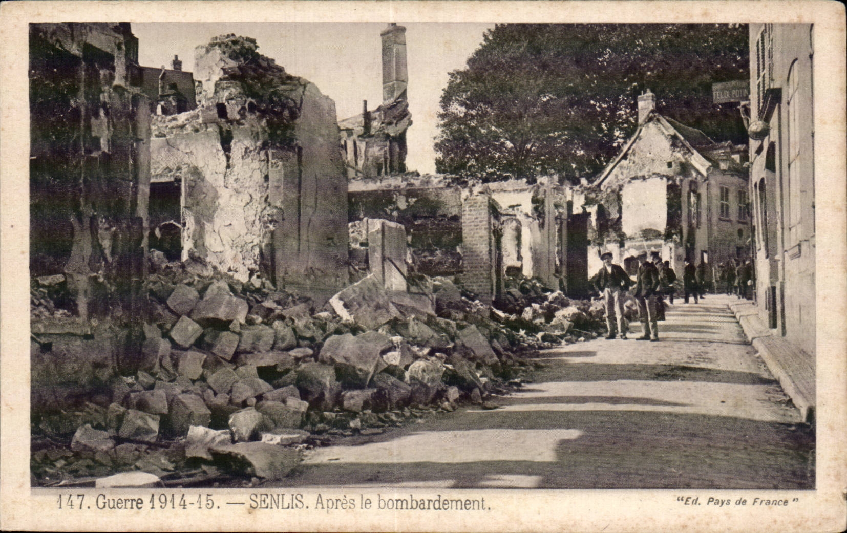 CPA Senlis Apres le bombardement 