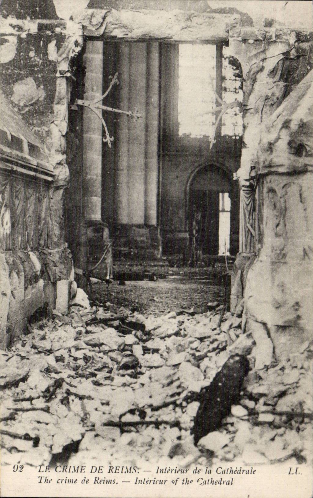 CPA Militaria Crime of Interior Reims of the cathedral
