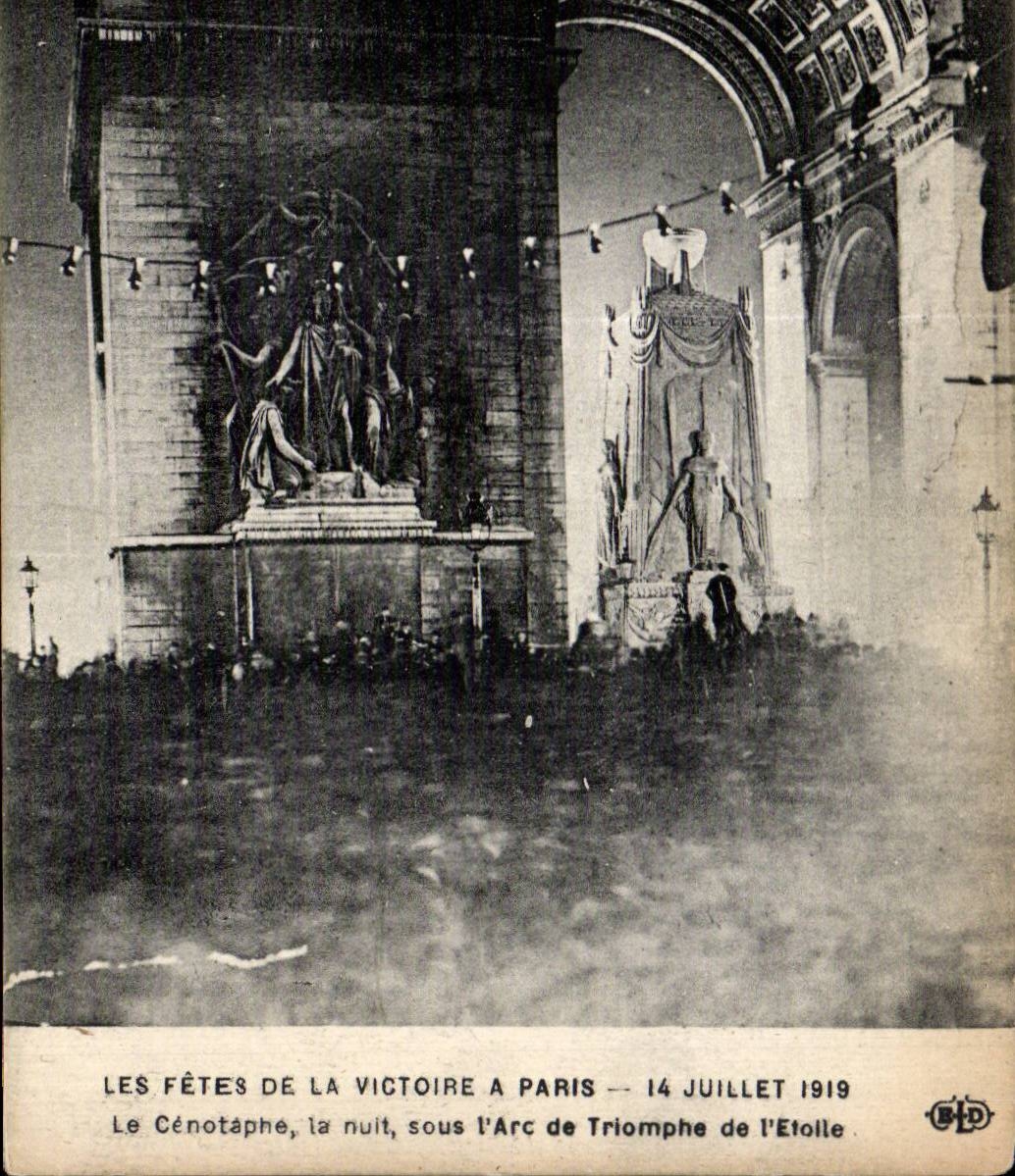 CPA Militaria the festivals of the victory has Paris July 14th 1919 Arc de Triomphe the Cenotaph the night under of Etoile