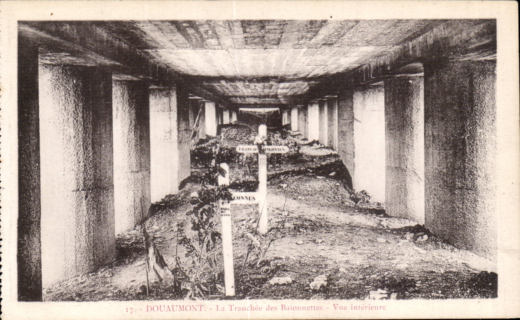 CPA Militaria Douaumont the trench of the bayonets Seen interior