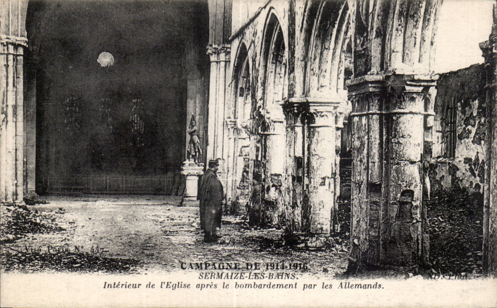 CPA Militaria Sermaize les Bains Interior of church after the bombardment by German