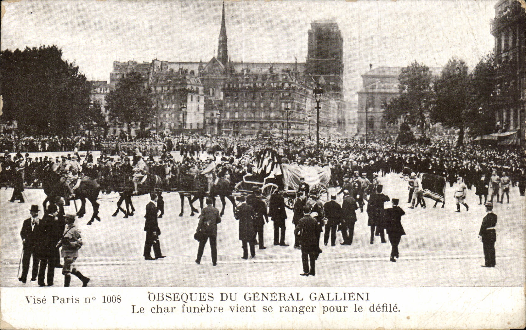 CPA Militaria funeral of general Gallieni the hearse comes to line up for the procession